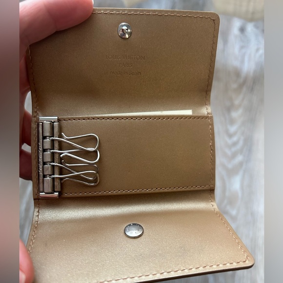 Louis Vuitton Matte Vernis 4 ring keyholder - Picture 5 of 6